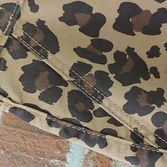 New York & Company High Waisted Pull On Leopard Jeans Size L - Picture 3 of 8